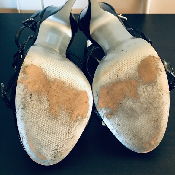 Carlos Santana Patent Leather Open Toe High Heel - Picture 4 of 8